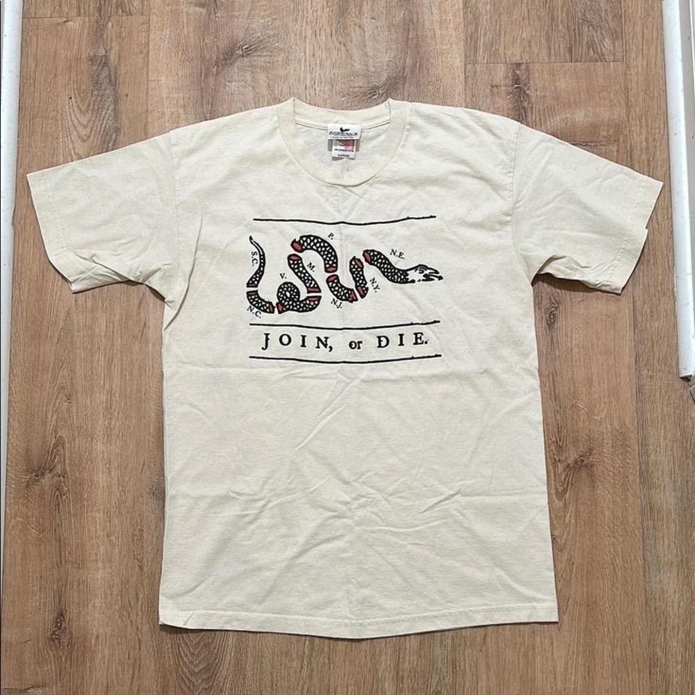 AMERICA'S NATIONAL PARKS | USA Cream Join or Die Reptile Snake Graphic TShirt, L